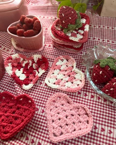 Yarnspirations on Instagram: "Happy heart coasters and strawberries would make a wonderful table setting for a Valentine's or Galentine's brunch! Photos and stitching by @onebetween Yarn: Lily Sugar'n Cream and Bernat Handicrafter #Crochet #Valentines #Galentines #ValentinesBrunch #Hearts #Crocheters #CrochetCute #CrochetProject #CrochetCoasters #Crochetspo #CreateMakeShare #Yarnspo" Brunch Photos, Valentines Brunch, Crochet Valentines, Valentines Galentines, Crochet Idea, Crochet Strawberry, Beginner Crochet Tutorial, Crochet Shop, Valentines Crochet