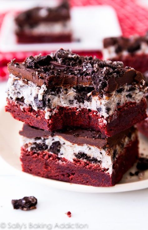 Red Velvet Oreo Brownies, Brownies Decorados, Red Velvet Desserts, Oreo Brownie, Velvet Brownies, Oreo Frosting, Red Velvet Oreo, Brownie Bars, Red Velvet Recipes