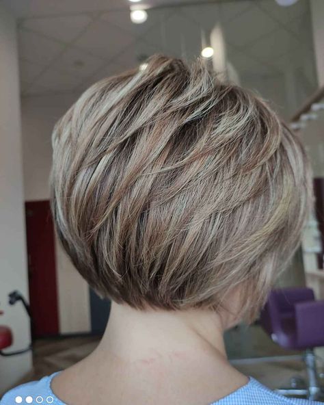 15 Trendy Layered Bobs for Fine Hair to Look Fuller Layered Bobs For Fine Hair, Bobs For Fine Hair, Feathered Bob, Short Layered Bob Haircuts, Stacked Hair, Bobs For Thin Hair, Layered Bob Haircuts, Layered Bobs, Bob Hairstyles For Thick