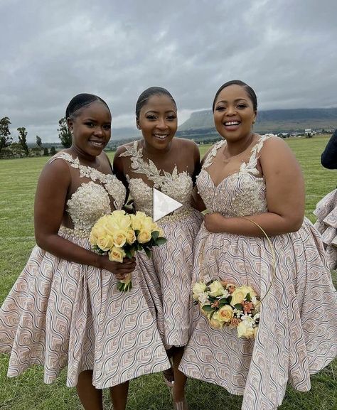 African Traditional Wedding Dress Bridesmaid, Flowers Architecture, African Bridesmaids, South African Traditional Dresses, African Bridesmaid Dresses, African Bridal Dress, Quince Dresses Mexican, African Traditional Wedding Dress, Dresses Quince