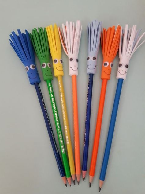 Colorful monster pencil toppers Pencil Crafts For Kids, Pencil Topper Crafts, Kites Craft, Alfabeto Disney, Pen Toppers, Pencil Crafts, Personalized School Supplies, Teachers Day Card, Baby Art Projects