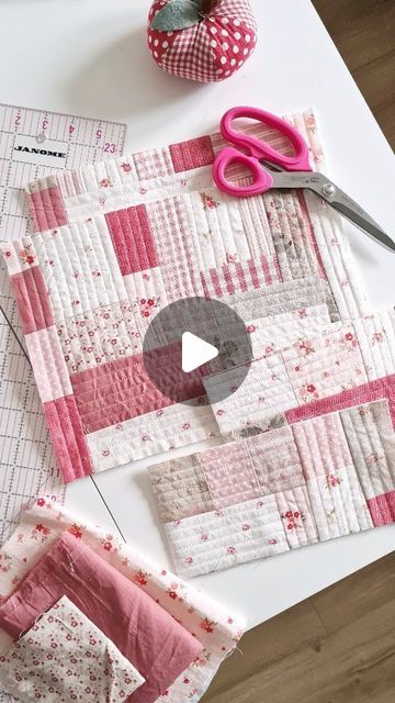 Scrap Quilt As You Go, Quilt As You Go Tutorial, How To Do Patchwork, How To Make Quilt, Quilt As You Go Tutorial Easy, Patchwork Quilt Patterns Free, Quilt As You Go Patterns Free, Scrap Patchwork, Patchwork Techniques