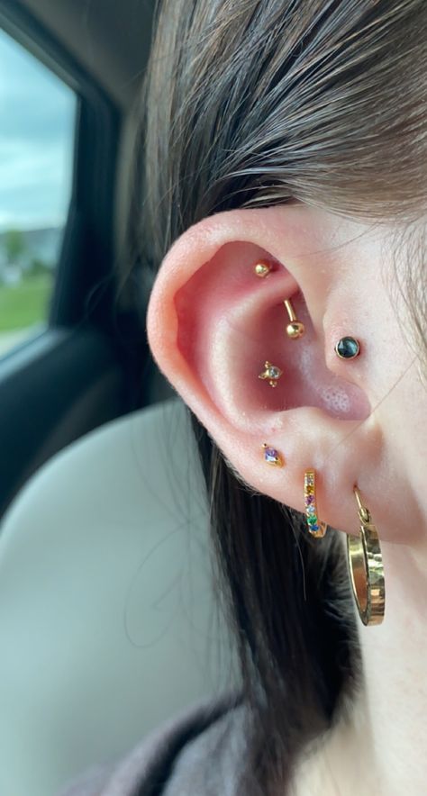 Conch Tragus Piercing, Conch Combinations, Tragus Aesthetic, Conch And Tragus Piercing, Conch Piercing Aesthetic, Curated Piercings, Ear Setup, Tragus Piercing Pain, Ear Piercing Combinations