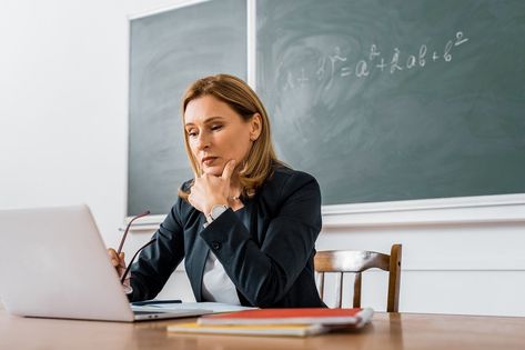 Sitting Desk, Sitting At Desk, Computer Lessons, Female Teacher, Learning Tools, Computer Desk, Stock Pictures, Distance Learning, Creative Business