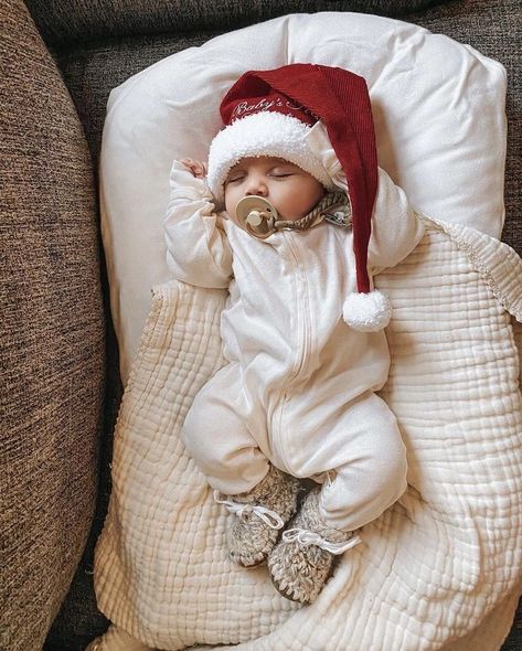 Christmas Pics With Newborn, Christmas Card Photo Ideas Newborn, Newborn Christmas Aesthetic, Christmas Photo With Newborn, Newborn New Years Outfit, At Home Christmas Newborn Photoshoot, December Newborn Outfits, First Christmas Photos Newborn, Christmas Baby Hospital Pictures