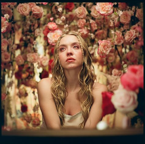 Euphoria's Cassie Howard (played by Sydney Sweeney) in a scene inspired by Mexican murals of the 20th century. Photo: Marcell Rév. Courtesy of the artist and HBO. Euphoria Vibes, Todd Hido, Cassie Howard, Wallpaper High Quality, Nan Goldin, Tableaux Vivants, Barbie Ferreira, Director Of Photography, I Love Cinema