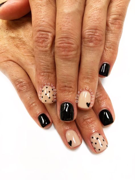 Polka Dot Heart Nails, Hearts And Dots Nails, Heart And Polka Dot Nails, Polka Dot Dip Nails, Short Nail Designs Polka Dots, Short Natural Nail Designs Black, Black Valentines Nails Short, Black Sparkle Nails Short, Black And Beige Nails Design