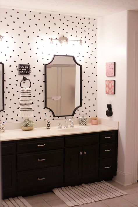 Polka dot girls bathroom.  Urbanwalls Polka Dot Bathroom Decor, Polka Dot Bathroom Wall, Cute Wallpaper Bathroom, Cute Girl Bathroom Ideas, Cute Bathrooms Aesthetic, Pink White Black Bathroom, Girls Shared Bathroom Ideas, Girls Jack And Jill Bathroom Ideas, Kids Bathroom Wallpaper Ideas