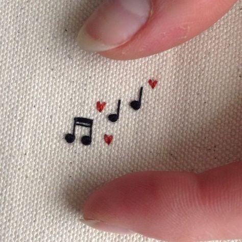 Musical Notes Embroidery, Music Themed Embroidery, Embroidery Music Ideas, Cute Simple Embroidery Designs, Mirrorball Embroidery, Punk Embroidery Ideas, Musical Embroidery, Small Embroidery Ideas, Coquette Embroidery