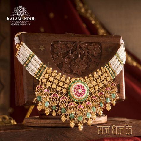 Malabar Gold Jewellery, Moti Choker, Choker Design, Kundan Jewellery Bridal, Antique Necklaces Design, Modern Gold Jewelry, Choker Designs, Bridal Jewellery Design, Gold Necklace Indian Bridal Jewelry