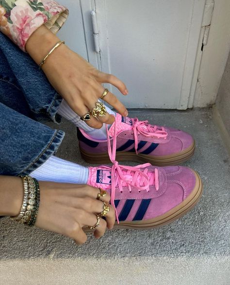 Satellite Stompers, Pink Gazelles, Pink Adidas Shoes, Samba Outfit, Quoi Porter, Shoe Wishlist, Shoe Inspo, Aesthetic Shoes, Swag Shoes