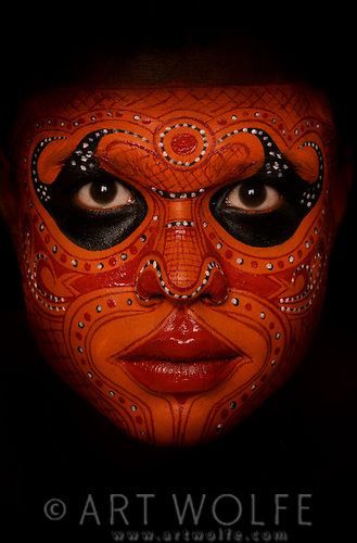 Theyyam Face, Dance Of India, Kerala Mural Painting, Indian Dance, Kerala India, Indian Art Paintings, We Are The World, People Of The World, World Cultures