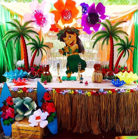 Lilo And Stitch Birthday Party Ideas Diy, Luau Desserts, Lilo And Stitch Cake, Birthday Luau, Stitch Party, Stitch Birthday, Luau Party Decorations, Hawaiian Party Decorations, Luau Birthday Party