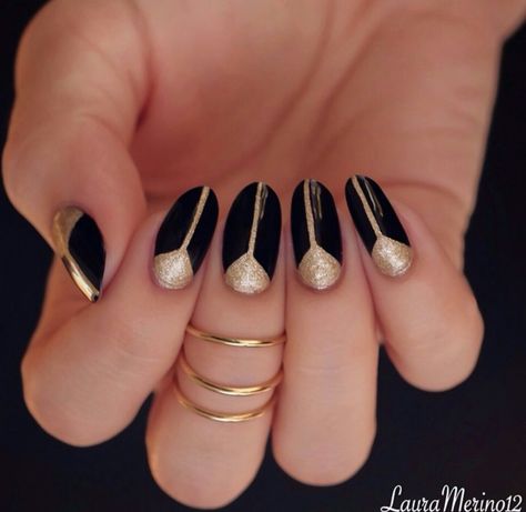 Black & gold art deco nail art Flapper Nails, 1920s Nails, Detailed Nails, Deco Nails, Black Gold Nails, Mani Monday, Prom 2016, Art Deco Nails, Gold Nail Art