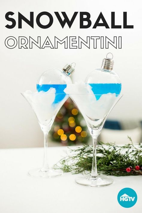 Christmas Ball Ornament Drinks, Christmas Cocktails In Ornaments, Ornament Cocktail Ideas, Booze Balls Ornaments, Christmas Ornament Drinks, Ornament Drinks, Ornament Drink, Filled Ornaments, Holiday Drinks Alcohol Christmas