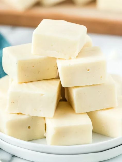 Vanilla Fudge Condensed Milk, Easy Vanilla Fudge Recipe, Easy Vanilla Fudge, Fudge Recipe Without Condensed Milk, Fudge Recipe Condensed Milk, Fudge Microwave, Vanilla Fudge Recipe, Vanilla Fudge Recipes, Classic Chocolate Fudge