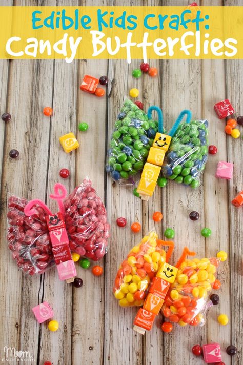 Sweet edible kids craft: Candy Butterflies via momendeavors.com Spring Edible Crafts, Candy Butterflies, Edible Kids Crafts, Butterflies Simple, Spring Candy, Neat Crafts, Caterpillar Craft, Bar A Bonbon, Goldfish Crackers