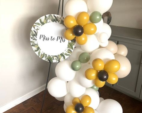 Sunflower Party Decorations | Etsy Sunflower Balloon Garland, Sunflower Balloons, Sunflower Party Themes, Sunflower Balloon, Bridal Shower Boho, Sunflower Garland, Sunflower Birthday Parties, First Birthday Balloons, Sunflower Party