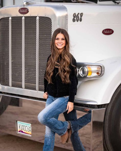 [TRUCKER BARBIES]™ on Instagram: “FOLLOW FOR MORE @TRUCKER_BARBIES ________________________________________ 🍁🇫 🇴 🇱 🇱 🇴 🇼🍁 🍁🇫 🇴 🇱 🇱 🇴 🇼🍁 Like,Follow&Share for more…” Female Trucks, Girl Trucker, Women Trucker, Peterbilt Trucks, Big Rig Trucks, Big Rigs, Peterbilt, Semi Trucks, Big Trucks