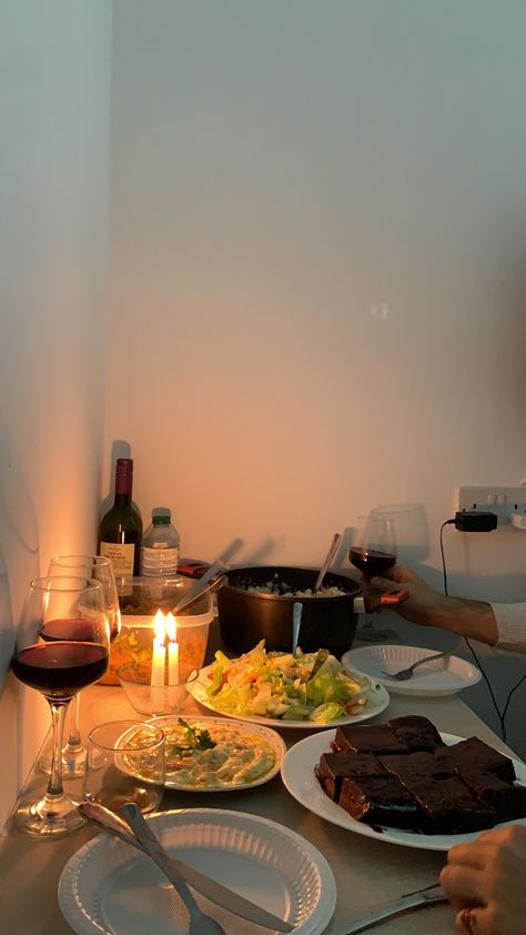 Candlelit Aesthetic, Candle Night Dinner At Home, Candle Light Dinner Aesthetic, Cozy Dinner Table, Candlelit Dinner At Home, Sabbath Dinner, Candle Night Dinner, Dinner Date Aesthetic, Cozy Flat