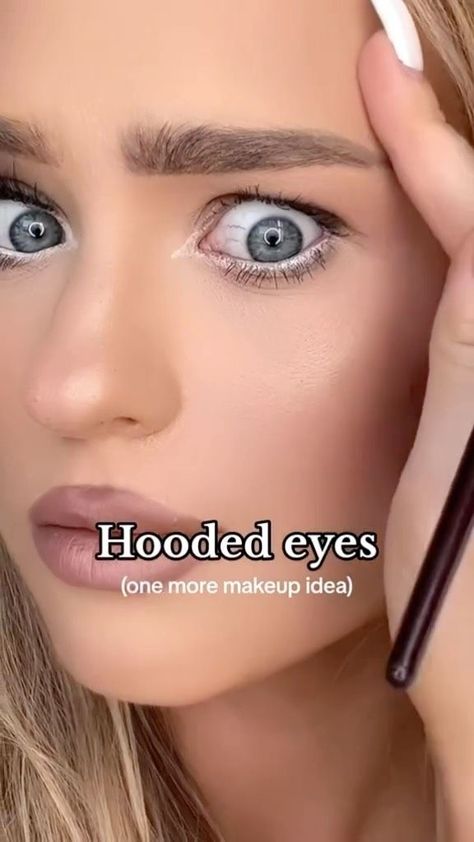 Droopy Eye Makeup, Mob Wife Makeup, Makeup For Hooded Eyelids, Hooded Eyes Tutorial, Eye Makeup Idea, Eye Makeup For Hooded Eyes, Eyeshadow For Hooded Eyes, Cut Crease Eye Makeup, Hooded Eye Makeup Tutorial