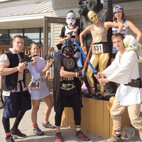 Star Wars group costume Star Wars Running Costume, Creative Group Costumes, Costumes For Best Friends, Best Group Costumes, Girl Group Halloween Costumes, Star Wars Halloween Costumes, Best Group Halloween Costumes, Matching Halloween Costumes, Clever Halloween Costumes