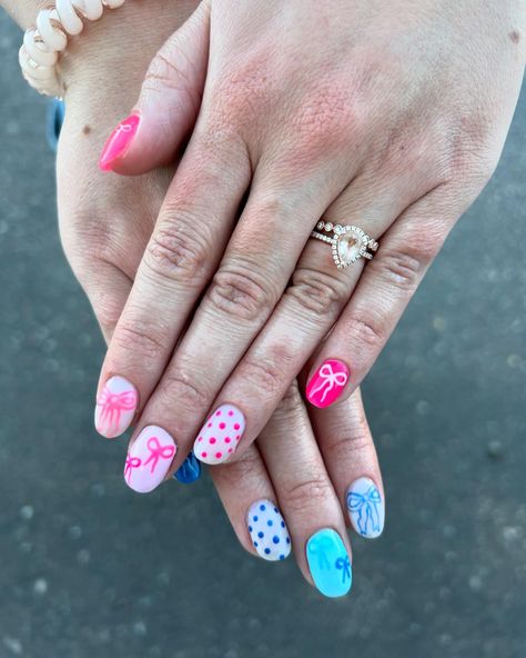 gender reveal nails for my bestie 🩷🩵🩷🩵 Crossing my fingers it’s a girl 🤞🏻 • • • #genderrevealnails💙💗 #luminarynailsystems #dndpolish #bownailart #nailart #nails #colorfulnails💅 Gender Reveal Nails Ideas Short, Cute Gender Reveal Nails, Short Gender Reveal Nails, Gender Nails, Gender Reveal Nails Ideas, Reveal Nails, Gender Reveal Nails, Nail Inspired, For My Bestie