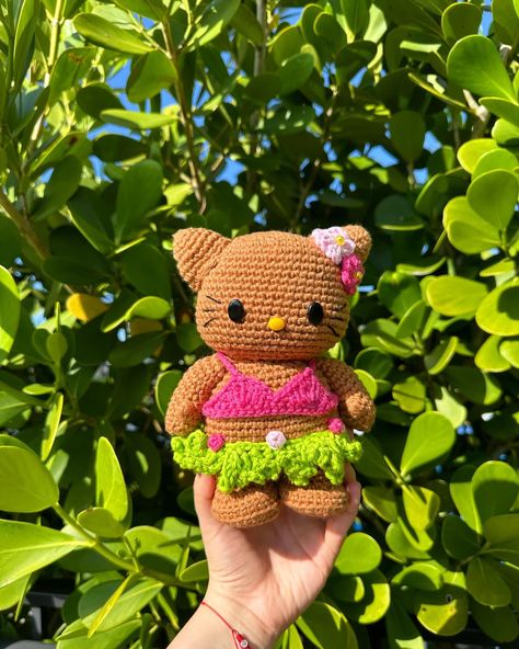 🌺 Hello Kitty Hawaiian! 🌺 Available at our Etsy! 🦋 Made to order 🌸 #hellokitty #hellokittycore #hellokittyhawaii #hellokittyhawaiian #hellokittytan #brownhellokitty #hellokittyaddict #hellokittylover #crochet #crochetaddict #crochetlove #crochetersofinstagram #crochetinspiration #crocheted #hellokittycrochet #sanriocrochet #crochethellokitty #hawaii #hawaiian #sanriohawaii Crochet Hello Kitty, Hello Kitty Crochet, Hello Kitty Plush, Fun Crochet Projects, Birthday Wishlist, Crochet Accessories, Cute Crochet, Crochet Crafts, Knitting Projects