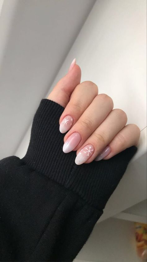 Snow Nails Design, Snow Design Nails, Snow Nails Acrylic, Snow Nails Winter White, Christmas Nails Winter White, White Nails Christmas Design, White Snow Nails, White Nails For Winter, White Nails For Christmas