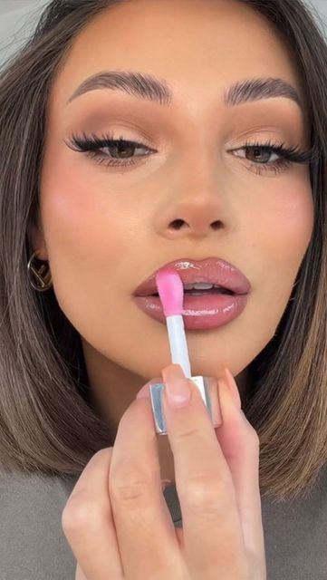 Pinky Brown Lip Combo, Make Up For Birthdays, Brown Lip Liner With Pink Gloss, Juicy Lip Combo, Prom Lip Combo, Pink Lip Wedding Makeup, Pink Lip Gloss Makeup Look, Best Lip Combos For Medium Skin, Pink Lip Liner Combo