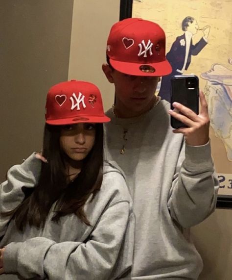 Swag Couples, Couple Fits, Cute Couple Gifts, Cute Couple Outfits, Photographie Inspo, Couple Goals Teenagers, Cute Relationship Photos, Matching Couple Outfits, Cute Couples Photos