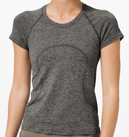 Lululemon Gray Shirt, Lulu Lemon Shirts Short Sleeve, Lululemon Grey Shirt, Athletic Shirts Women, Lululemon T Shirt, Grey Lululemon Shirt, Aesthetic Stretching, Lululemon Closet, Swaggy Fits