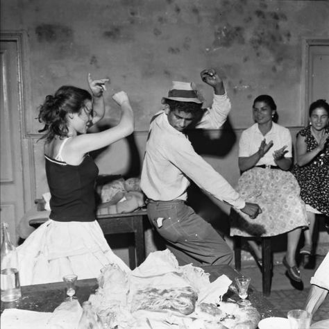 Jungle Music, Lindy Hop, Shall We Dance, People Dancing, Fred Astaire, I'm With The Band, Foto Vintage, Group Of People, Pictures Of People