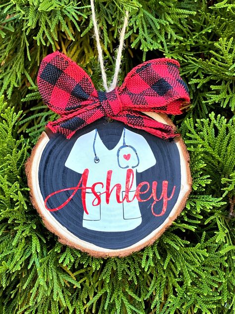 Black Stethoscope, Nurses Gifts Diy, Nurse Crafts, Nurse Ornament, Friend Christmas Ornaments, Nurse Ornaments, Wood Slice Ornaments, Sublimation Gifts, Christmas Gifts For Nurses