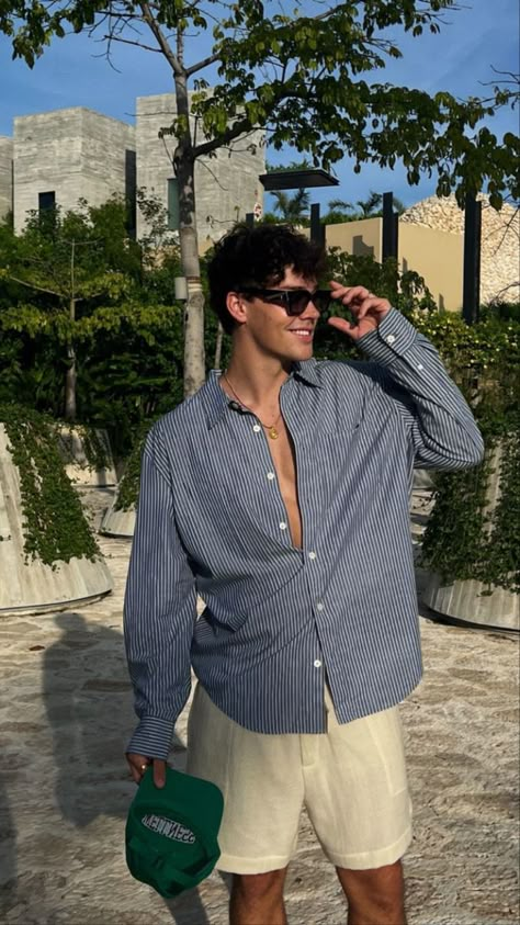 Vacation Outfits Men, Beach Outfit Men, Stil Masculin, Chique Outfit, Classy Outfits Men, Mens Summer Outfits, 여름 스타일, Europe Outfits, Guys Clothing Styles