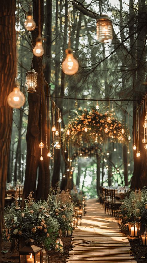 27 ideas to create beautiful forest weddings Destination Wedding Forest, Wedding Decor Night Outdoor, Forest Venues For Weddings, Forest Wedding Theme Outdoors, Forest Aesthetic Wedding Decor, Wedding Forest Ceremony, Nature Color Wedding, Forest Weddings Enchanted, Forest Wedding Altar Ideas