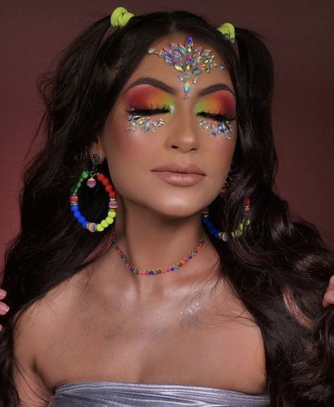 Coachella Makeup, Make Carnaval, Theme Carnaval, Rave Hair, Rave Style, Carnival Makeup, Pride Makeup, Dark Makeup, Wedding Hair Down