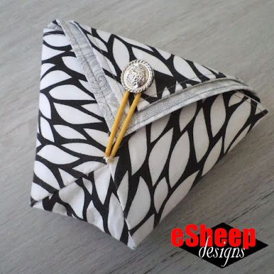 Fabric Origami Tutorial, Koozie Pattern, Origami Pouch, Origami Bag, Fabric Origami, Diy Bags Purses, Sewing Purses, Origami Tutorial, Bag Patterns To Sew