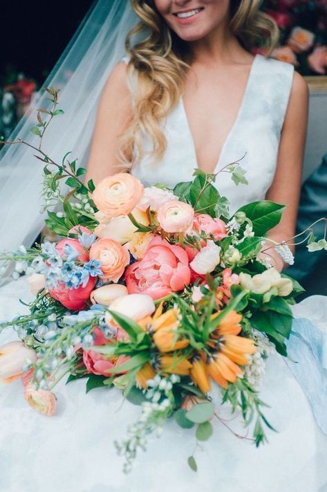 Living Coral bridal bouquet inspiration. Check out these amazing 2019 Pantone Color of the Year Wedding Ideas // mysweetengagement.com // #pantonecoloroftheyear #pantone2019trend #pantone2019 #livingcoralwedding #livingcoral #weddingideas #weddinginspiration #wedding #weddingflowers #weddingbouquets #bridalbouquet #bouquet #bouquetideas Ranunculus Wedding Bouquet, Bridal Bouquet Coral, Peach Wedding Bouquet, Ranunculus Wedding, Ranunculus Bouquet, Floral Wedding Gown, Bouquet Photography, Peony Bouquet Wedding, Peony Wedding