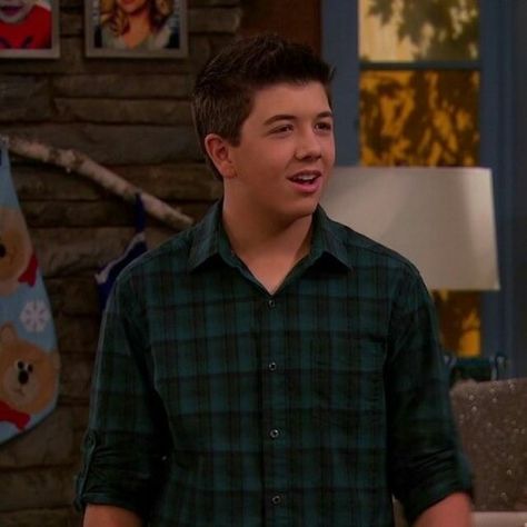 Good luck charlie!! Gabe Good Luck Charlie, Good Luck Charlie Gabe, Craziest Hear Me Out Characters, Bradley Steven Perry, Mighty Med, Good Luck Charlie, Disney Channel Shows, Disney Memories, Disney Boys