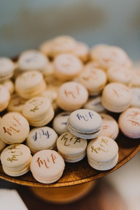 We are loving these delicious looking macarons personalized with the couple’s initials Personalized Macarons, Macarons Wedding, Macaroons Wedding, Dessert Table Wedding, Macaroon Cake, Wedding Macarons, Dresses Photography, Wedding Food Drink, Edible Favors