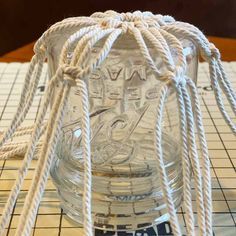 Jar Macrame Diy, Mason Jar Macrame Diy, Macrame Jar Hanger Diy, Macrame Jar Cover Diy Tutorial, Macrame Jars Diy, Rope Crafts Diy Ideas, Macrame Jar Cover Diy, Mason Jar Macrame, Macrame Glass Jar