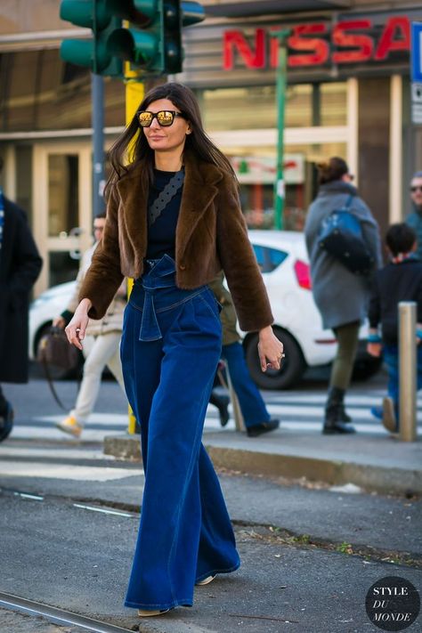 Milan Fashion Week Fall 2017 Street Style: Giovanna Battaglia Engelbert Giovanna Battaglia Engelbert, 2017 Street Style, Modest Chic, Week Inspiration, Fashion Week Inspiration, Italian Fashion Street, Giovanna Battaglia, Casual Fridays, Street Style 2017