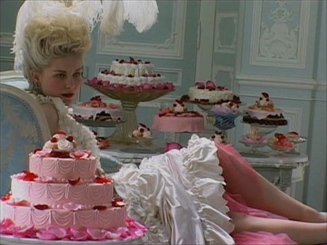 French Monarchy, Kristen Dunst, Marie Antoinette Aesthetic, Art Feminism, Marie Antoinette Party, Movie Photography, Marie Antoinette 2006, Cake Photoshoot, Movie Director