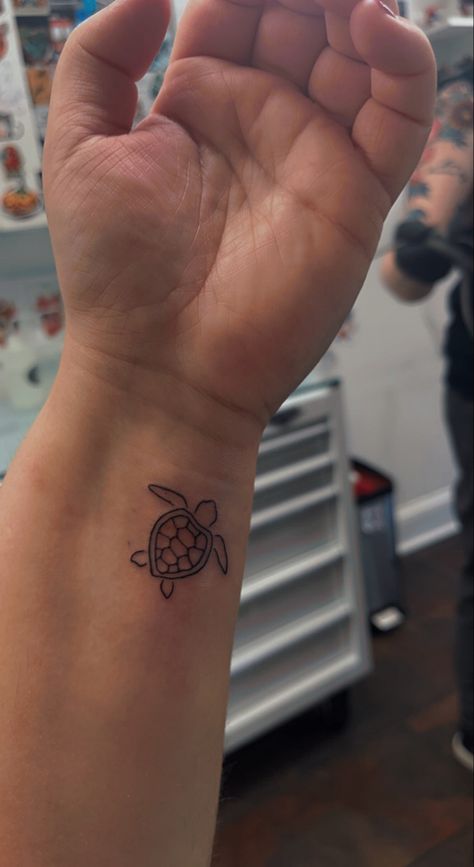 Behind The Ear Turtle Tattoo, Small Tattoo Sea Turtle, 2 Sea Turtles Tattoo, Zante Tatoos, Simplistic Turtle Tattoo, Sea Turtle Henna Tattoo, Turtle Patchwork Tattoo, Tiny Sea Turtle Tattoo Simple, Small Sea Turtle Tatoos