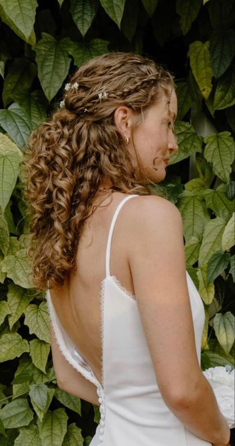 Curly Hairstyles Bridal, Bridesmaid Hair Curly, Curly Bridal Hair, Curly Prom Hair, Hairstyle Wedding, Guest Hair, Curly Wedding Hair, Hairstyle Trends, Hairdos For Curly Hair