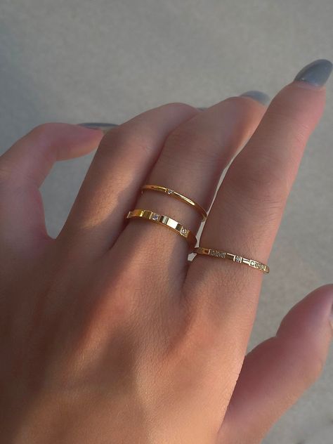 Wedding Ring Simple, خواتم خطوبة, Gold Minimalist Jewelry, Elegant Gift Wrapping, Stacked Rings, Produk Apple, Gold Rings Simple, Signet Rings, Ringe Gold