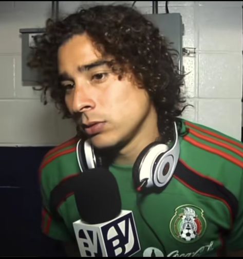 Mexico Soccer Players, Memo Ochoa Pfp, Ochoa Pfp, Mexican Soccer Players, Mexico Football, Memo Ochoa, Mexico Team, Soccer Men, Mexico National Team