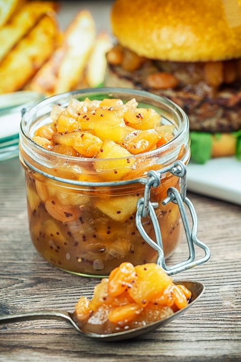 Easy Apple Chutney Recipe, Pork And Apple Burgers, Apple Chutney Recipe, Raisin Recipes, Apple Chutney, Cheese And Crackers, Relish Recipes, Burger Toppings, Chutney Recipe