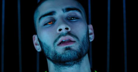 The latest Mind of Mine single gets a visual by Director X. Zayn Wallpaper, Zayn Malik Pics, Arab Men, Top Hits, Hit Songs, Eye Make, Zayn Malik, Wallpaper Pc, Debut Album